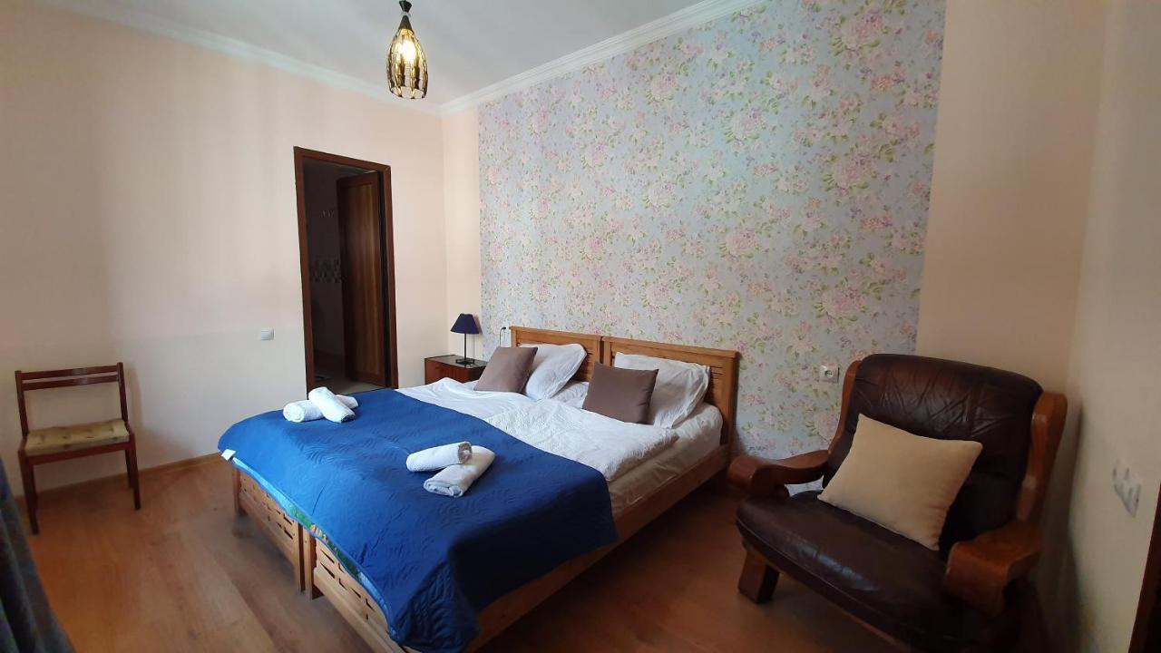 Guest House Sandro Kazbegi Exterior photo