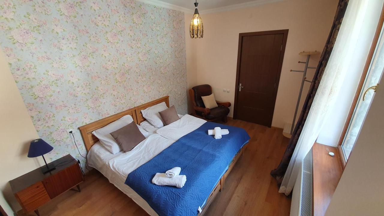 Guest House Sandro Kazbegi Exterior photo