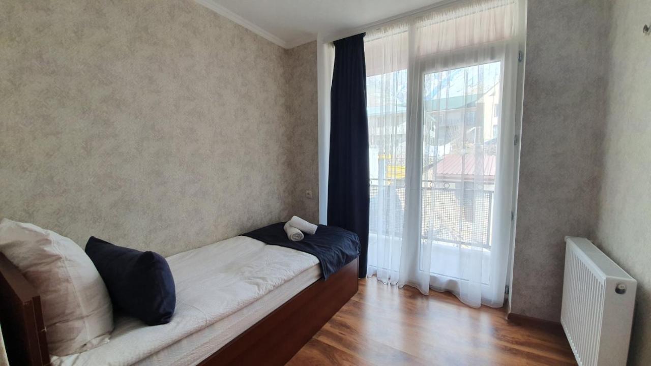 Guest House Sandro Kazbegi Exterior photo
