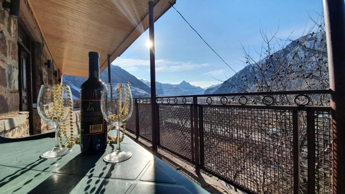 Guest House Sandro Kazbegi Exterior photo