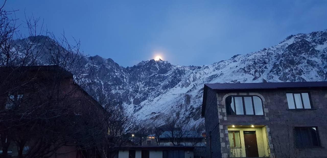 Guest House Sandro Kazbegi Exterior photo