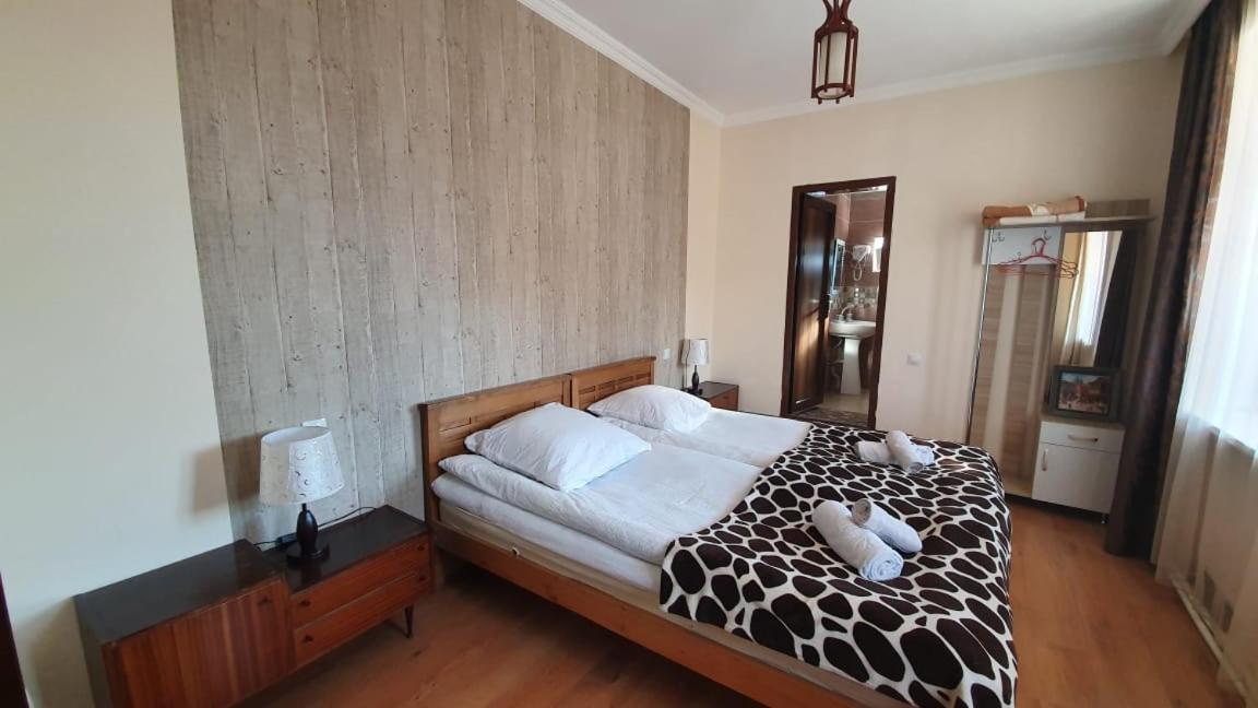 Guest House Sandro Kazbegi Exterior photo