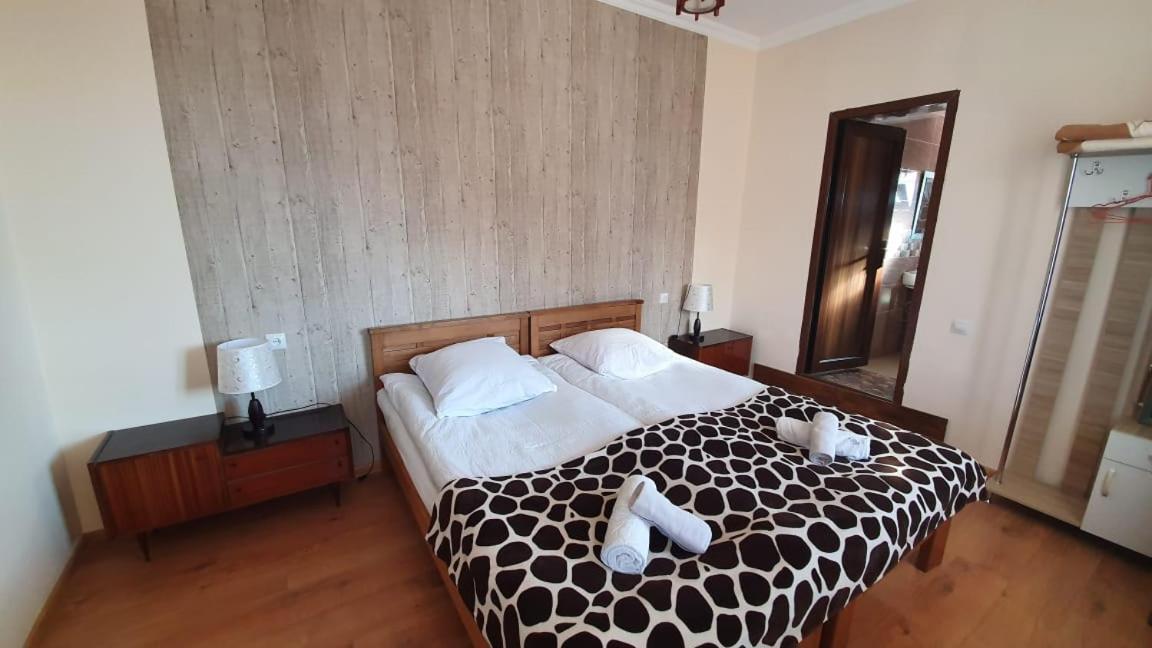 Guest House Sandro Kazbegi Exterior photo